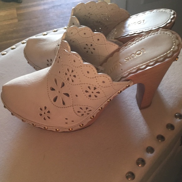 ✨💎LOUIS VUITTON Heels💎✨ - Picture 5 of 9